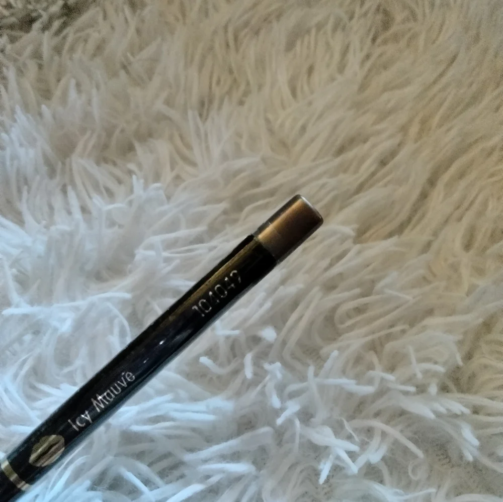 🆕 Savvy Lip Liner Icy Mauve 💎